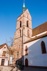 Obraz premium Basel, Martinskirche, Martinskirchplatz, Kirche, Martinsgasse, Altstadt, Altstadthäuser, rhein, Rheinsprung, Rheinbrücke, Basel-Stadt, Stadt, Grossbasel, Frühling, Schweiz