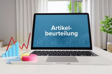 Artikelbeurteilung – Business/Statistik. Laptop im Büro mit Begriff auf dem Monitor. Finanzen, Wirtschaft, Analyse