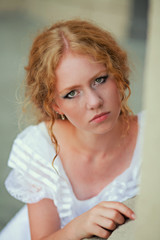 Naklejka premium beautiful girl in a vintage dress walks in the city