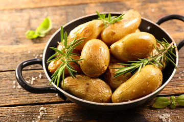 roasted potato with rosemary and salt