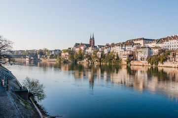 Basel, Münster, Kirche, Pfalz, Rhein, Rheinufer, Stadt, Altstadt, Altstadthäuser, Grossbasel, Kleinbasel, Wettsteinbrücke, Frühling, Rheinschifffahrt, Fähre, Morgenstimmung, Schweiz