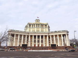 Obraz premium Theater of the Russian army on Suvorovskaya square in Moscow.