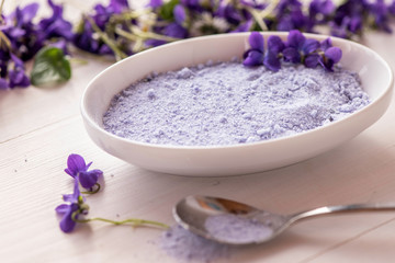 Obraz na płótnie Canvas viola violet violetta odorata fresh petal sugar bath spa salts from spring blossom flowers 