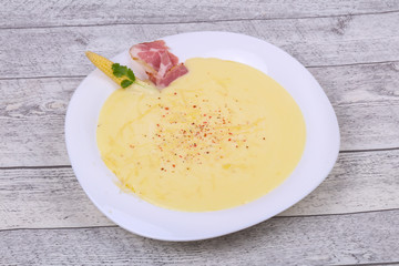 Cheese soup with bacon