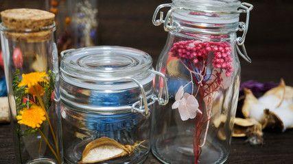 キャニスターに入ったドライフラワー、ボトルフラワー