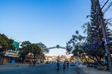 Fototapeta premium DALAT, VIETNAM - April ‎6, ‎2020: empty streets in Dalat city in Vietnam , during Covid 19 pandemic in 2020. There are no more people. Schools, shops, restaurants, .. are closed. 