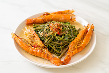  Stir-fried water mimosa with river prawns
