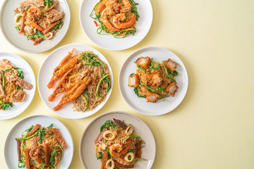 Stir-fried rice vermicelli and water mimosa with mix topping