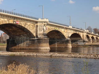 Die Albertbrücke in Dresden, Elbbrücke