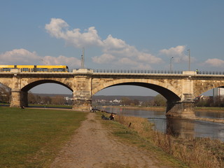 Die Albertbrücke in Dresden, Elbbrücke