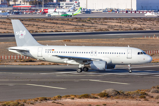 Sundair Airbus A319 Airplane Gran Canaria Airport