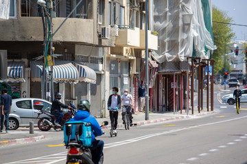 Israel / Coronavirus Outbreak: People wearing protective masks move around a city.