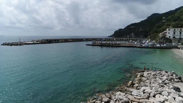 un giro per il lungomare di cetera.