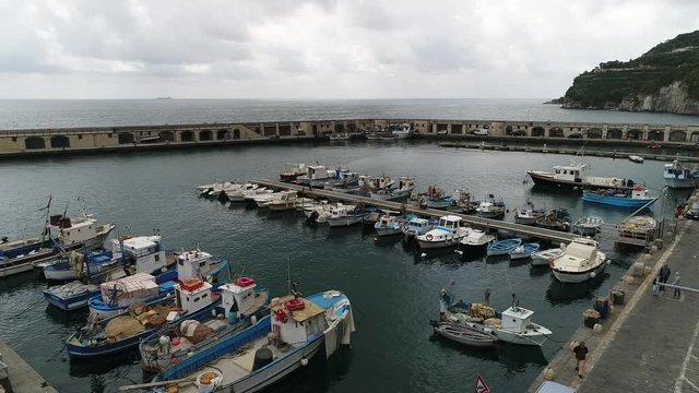 un giro per il lungomare di cetera.