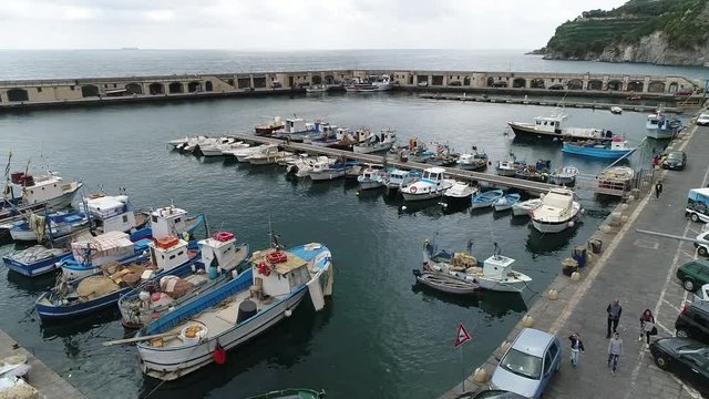 un giro per il lungomare di cetera.