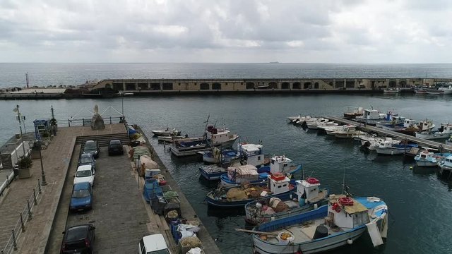un giro per il lungomare di cetera.