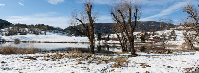 Panorama lac de la Thuile - Hiver - Savoie