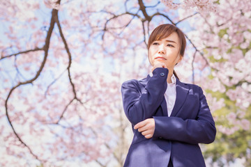 春のビジネスウーマン