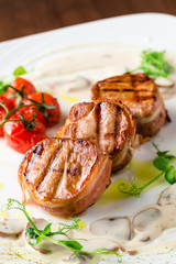 beef medallions close-up