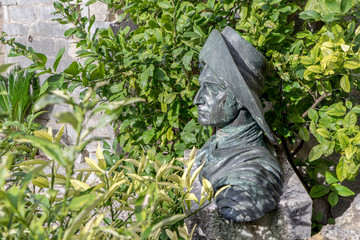 Fototapeta na wymiar Sculpture of Johann Wolfgang Goethe in Malcesine in Italy
