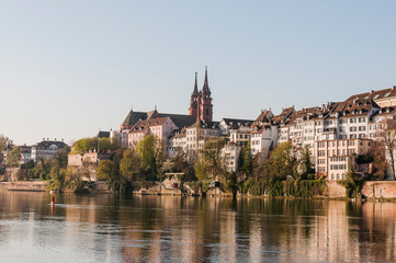 Basel, Münster, Kirche, Pfalz, Rhein, Rheinufer, Stadt, Altstadt, Altstadthäuser, Grossbasel, Kleinbasel, Frühling, Rheinschifffahrt, Fähre, Morgenstimmung, Schweiz