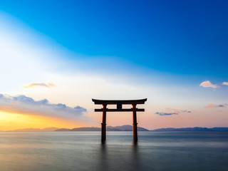 早春の琵琶湖　白髭神社　夜明け