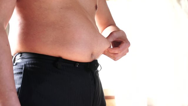 メタボ　男性　腹の脂肪をつまむ　ボディパーツ