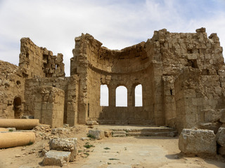 Fototapeta premium Antiche fortezze mussulmane nel deserto siriano