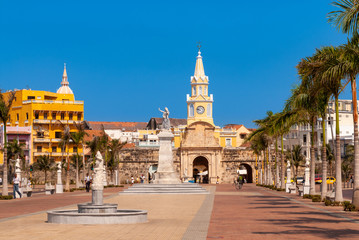 Fototapeta na wymiar Avenue leading to the Puerta del Reloj, Cartagena de Indias, Colombia