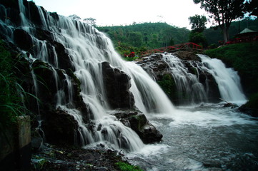 Obraz premium waterfall in the forest