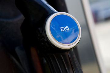 Distribution à la pompe de super ethanol