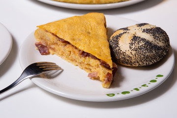 Tortilla de patata con jamon