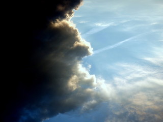 Chmura burzowa zakrywa niebo - obrazy, fototapety, plakaty