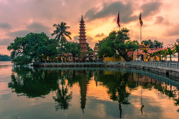 HANOI, VIETNAM, 4 JANUARY 2020: Beautiful sunset over the Tran Quoc Pagoda of Hanoi - obrazy, fototapety, plakaty