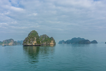 Fototapeta premium Amazing landscape of Ha Long Bay, Vietnam