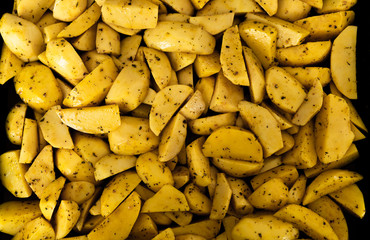 seasoned raw potatoes,baked potatoes lying in an iron pan,chopped homemade potatoes,cooking potatoes for a recipe,fast food,vegetarian food,healthy eating