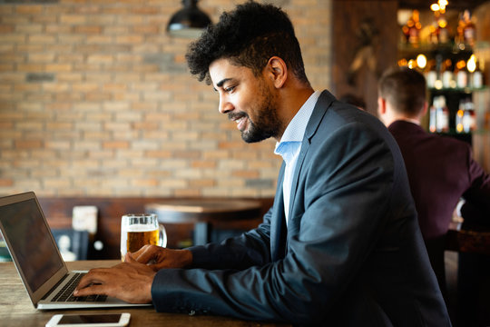 African american business man working with laptop in a restaurant