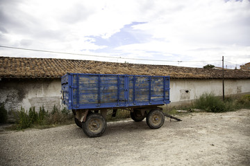 Obraz premium Old wooden cart for merchandise