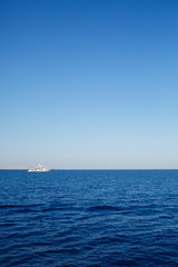 Photo of the red sea, bright sun