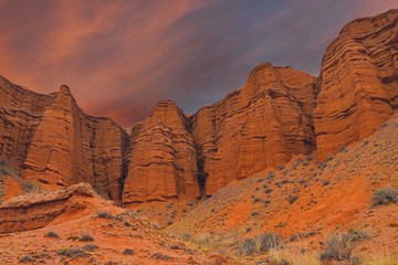 Fototapeta na wymiar grand canyon twin in kyrgyzstan