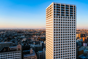 Obraz premium 東京 夕方 練馬区役所 展望ロビーから 北側