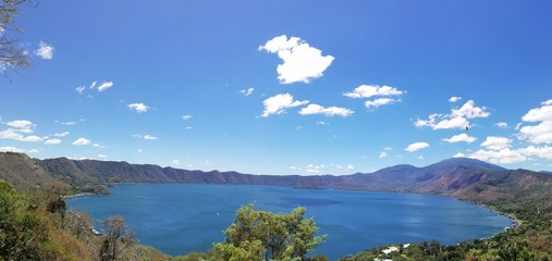 Obraz premium lake and mountains