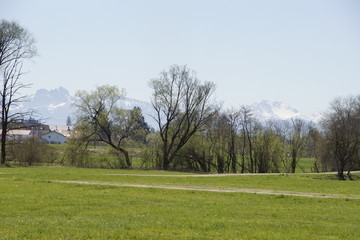 Die Allgäuer Alpen in einer Landschaftsaufnahmen im Frühling