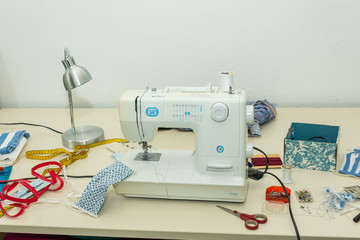 Der Mangel an käuflichen Gesichtsmasken zwingt die Bevölkerung zu Eigeninitiative mit handwerklichem Geschick