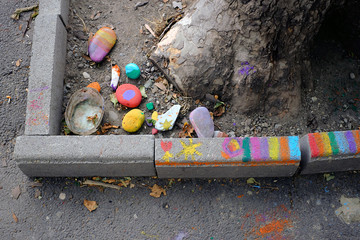 Kolorowe kamienie obok Gruzińskiego przedszkola