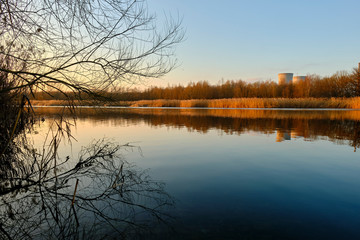 Sonnenuntergang im Vogelschutzgebiet NSG Garstadt bei Heidenfeld im Landkreis Schweinfurt, Unterfranken, Bayern, Deutschland