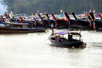 Obraz premium many small boats dock boat in the evening
