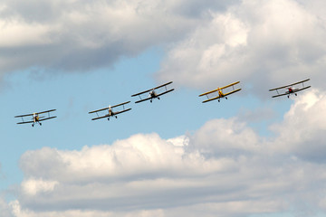 Evolution des avions lors d'un meeting aerien