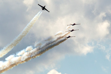 Evolution des avions lors d'un meeting aerien