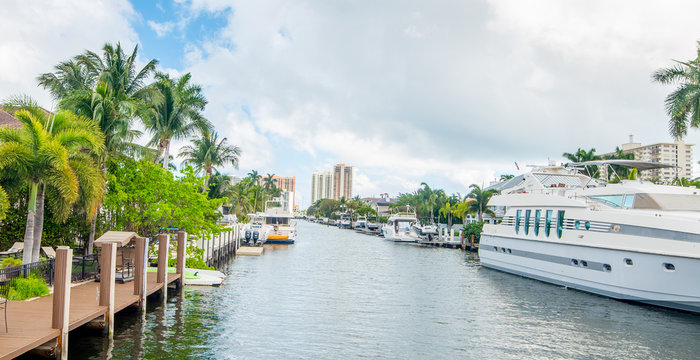 Luxury Houses And Yachts In Beautiful Las Olas Isles In Fort Lauderdale